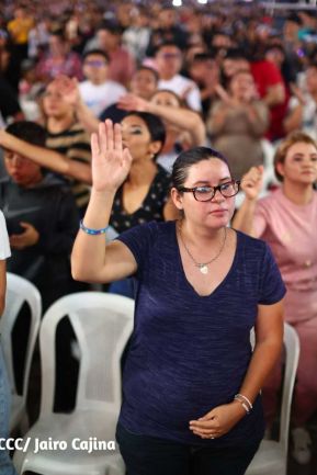 Noche de avivamiento y adoración en la vigilia de Ríos de Agua Viva
