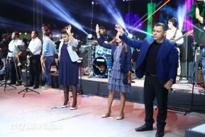 Noche de avivamiento y adoración en la vigilia de Ríos de Agua Viva