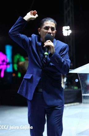 Noche de avivamiento y adoración en la vigilia de Ríos de Agua Viva