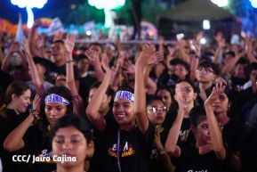 Noche de avivamiento y adoración en la vigilia de Ríos de Agua Viva