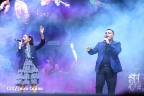 Noche de avivamiento y adoración en la vigilia de Ríos de Agua Viva