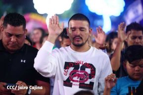 Noche de avivamiento y adoración en la vigilia de Ríos de Agua Viva