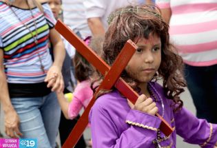 Cardenal Brenes participa en Viacrucis Penitencial