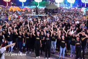 Noche de avivamiento y adoración en la vigilia de Ríos de Agua Viva