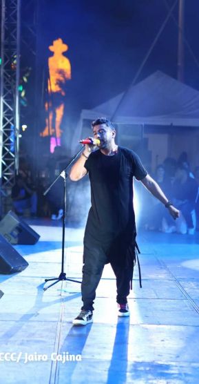 Noche de avivamiento y adoración en la vigilia de Ríos de Agua Viva