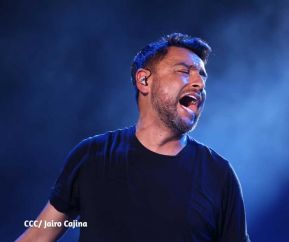 Noche de avivamiento y adoración en la vigilia de Ríos de Agua Viva