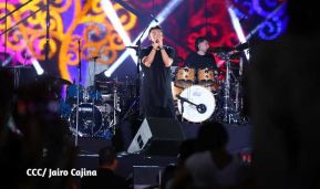 Noche de avivamiento y adoración en la vigilia de Ríos de Agua Viva