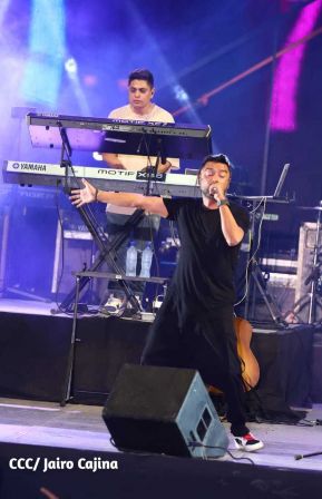 Noche de avivamiento y adoración en la vigilia de Ríos de Agua Viva