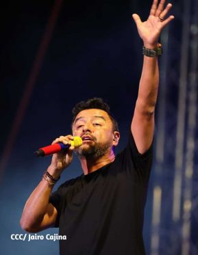 Noche de avivamiento y adoración en la vigilia de Ríos de Agua Viva