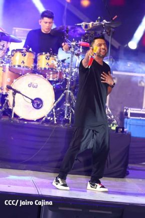 Noche de avivamiento y adoración en la vigilia de Ríos de Agua Viva