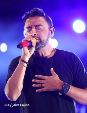 Noche de avivamiento y adoración en la vigilia de Ríos de Agua Viva