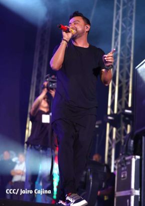 Noche de avivamiento y adoración en la vigilia de Ríos de Agua Viva