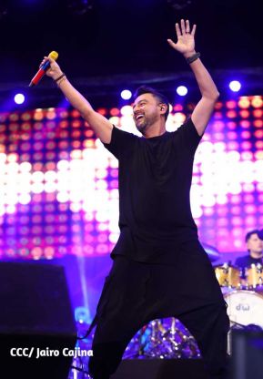 Noche de avivamiento y adoración en la vigilia de Ríos de Agua Viva