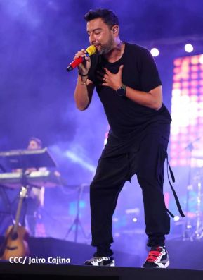 Noche de avivamiento y adoración en la vigilia de Ríos de Agua Viva