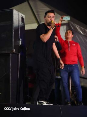 Noche de avivamiento y adoración en la vigilia de Ríos de Agua Viva