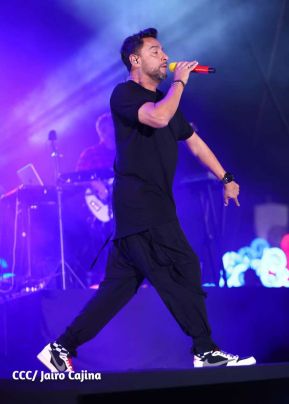 Noche de avivamiento y adoración en la vigilia de Ríos de Agua Viva