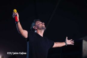 Noche de avivamiento y adoración en la vigilia de Ríos de Agua Viva