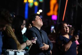 Noche de avivamiento y adoración en la vigilia de Ríos de Agua Viva