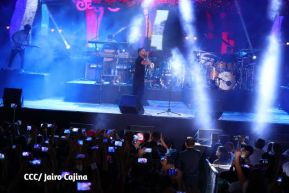 Noche de avivamiento y adoración en la vigilia de Ríos de Agua Viva