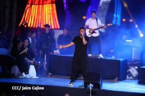 Noche de avivamiento y adoración en la vigilia de Ríos de Agua Viva