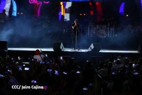 Noche de avivamiento y adoración en la vigilia de Ríos de Agua Viva