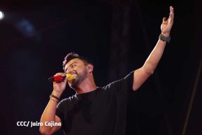 Noche de avivamiento y adoración en la vigilia de Ríos de Agua Viva