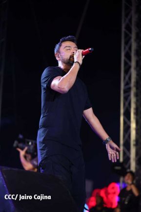 Noche de avivamiento y adoración en la vigilia de Ríos de Agua Viva