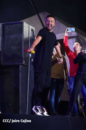 Noche de avivamiento y adoración en la vigilia de Ríos de Agua Viva