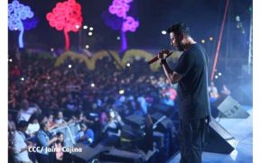 Noche de avivamiento y adoración en la vigilia de Ríos de Agua Viva