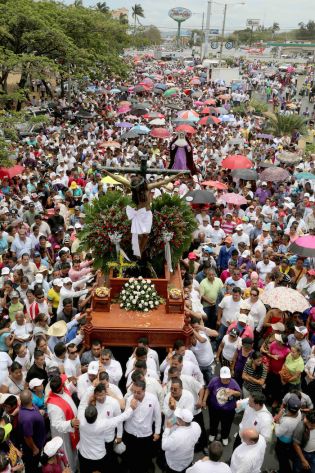 Cardenal Brenes participa en Viacrucis Penitencial