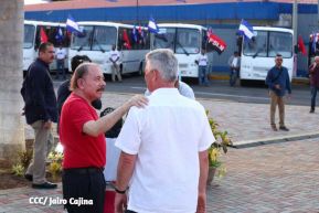 Presidente Daniel Ortega y Compañera Rosario Murillo entregan buses rusos a transportistas