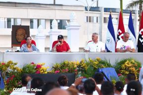 Presidente Daniel Ortega y Compañera Rosario Murillo entregan buses rusos a transportistas