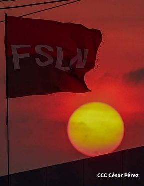 Presidente Daniel Ortega y Compañera Rosario Murillo entregan buses rusos a transportistas