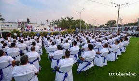 Presidente Daniel Ortega y Compañera Rosario Murillo entregan buses rusos a transportistas