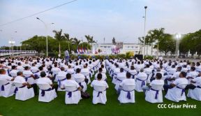 Presidente Daniel Ortega y Compañera Rosario Murillo entregan buses rusos a transportistas