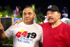 Presidente Daniel Ortega y Compañera Rosario Murillo entregan buses rusos a transportistas