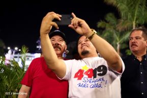 Presidente Daniel Ortega y Compañera Rosario Murillo entregan buses rusos a transportistas