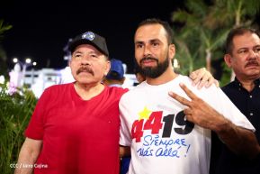 Presidente Daniel Ortega y Compañera Rosario Murillo entregan buses rusos a transportistas