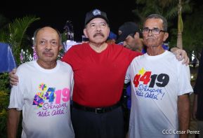 Presidente Daniel Ortega y Compañera Rosario Murillo entregan buses rusos a transportistas