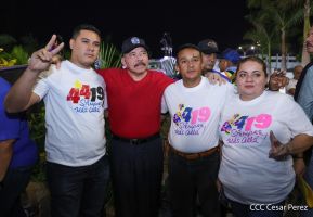 Presidente Daniel Ortega y Compañera Rosario Murillo entregan buses rusos a transportistas