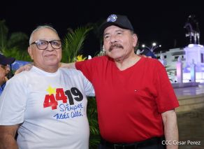 Presidente Daniel Ortega y Compañera Rosario Murillo entregan buses rusos a transportistas