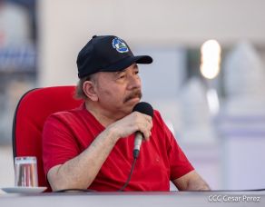 Presidente Daniel Ortega y Compañera Rosario Murillo entregan buses rusos a transportistas