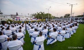 Presidente Daniel Ortega y Compañera Rosario Murillo entregan buses rusos a transportistas