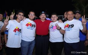 Presidente Daniel Ortega y Compañera Rosario Murillo entregan buses rusos a transportistas