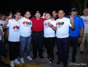 Presidente Daniel Ortega y Compañera Rosario Murillo entregan buses rusos a transportistas