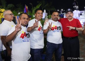 Presidente Daniel Ortega y Compañera Rosario Murillo entregan buses rusos a transportistas