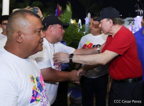 Presidente Daniel Ortega y Compañera Rosario Murillo entregan buses rusos a transportistas