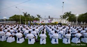 Presidente Daniel Ortega y Compañera Rosario Murillo entregan buses rusos a transportistas