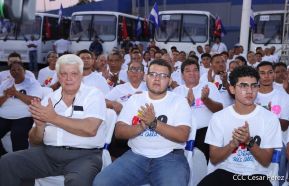 Presidente Daniel Ortega y Compañera Rosario Murillo entregan buses rusos a transportistas