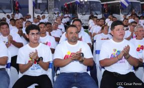 Presidente Daniel Ortega y Compañera Rosario Murillo entregan buses rusos a transportistas